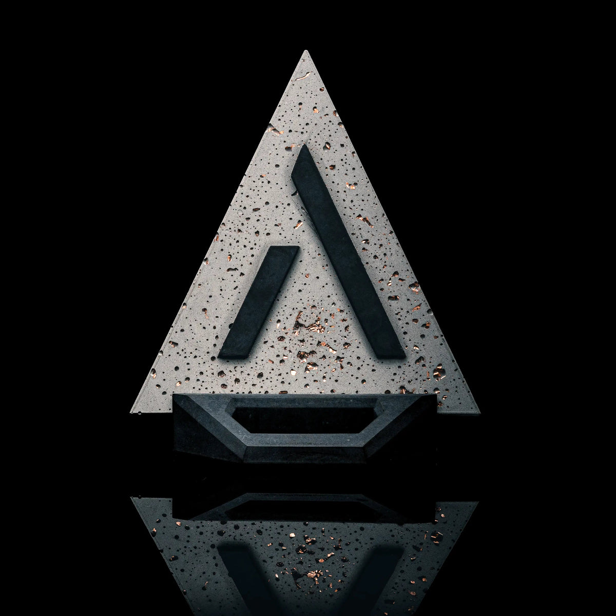 Mountain Squad Trophäe auf ihrem Sockel